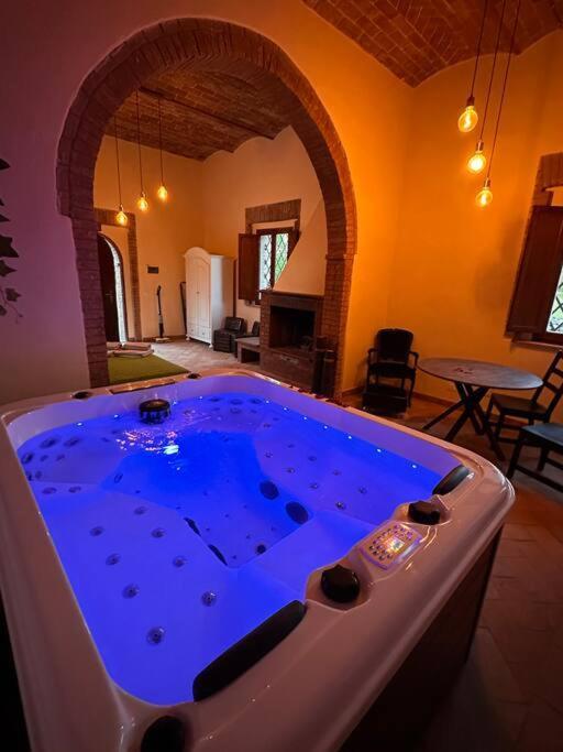 Relax Nella Jacuzzi In Toscana Apartment