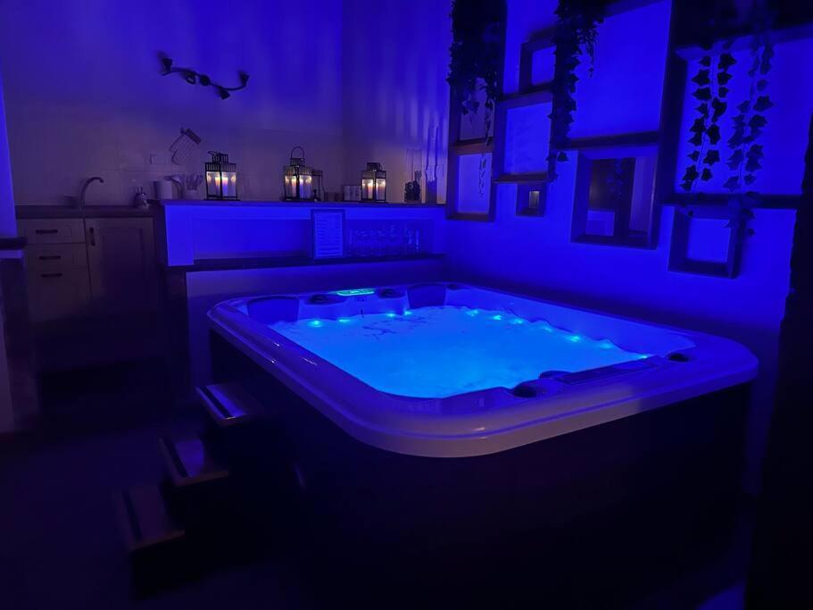 Relax Nella Jacuzzi In Toscana